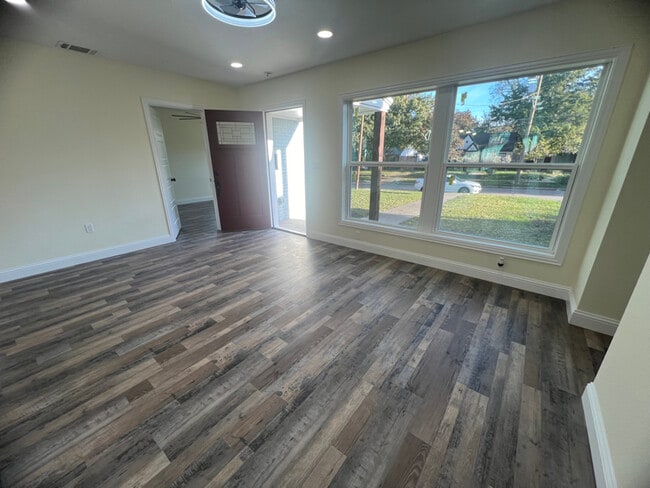 1607 Lansford Ave, Dallas, TX 75224 - photo 6