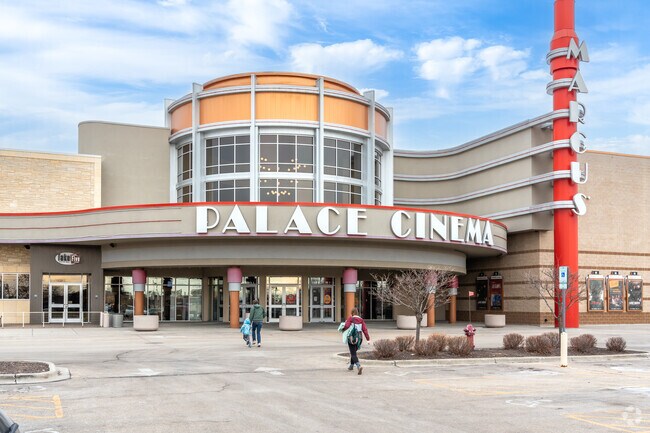 Royal Oaks residents can unwind and watch a movie at Marcus Palace Cinema.