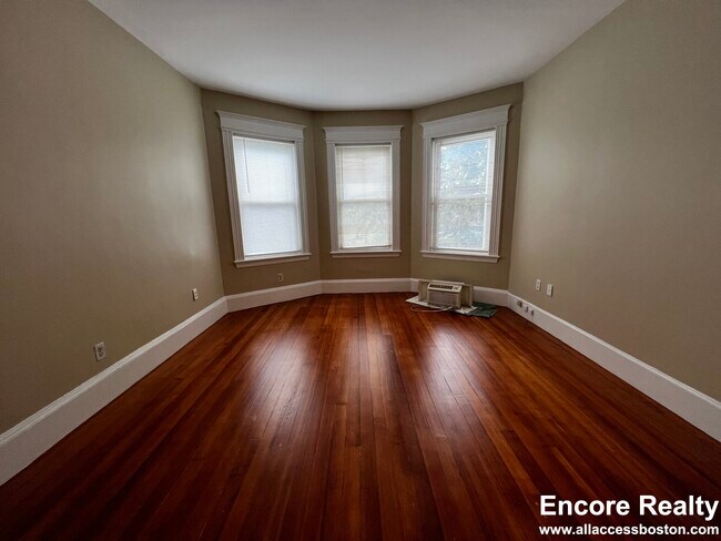 759 Boylston St unit 8, Chestnut Hill, MA 02467 - photo 3