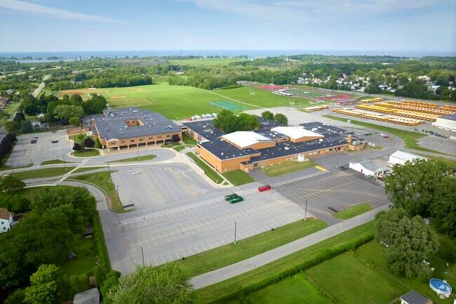 32 percent of students in Arcadia Middle School are proficient in reading.