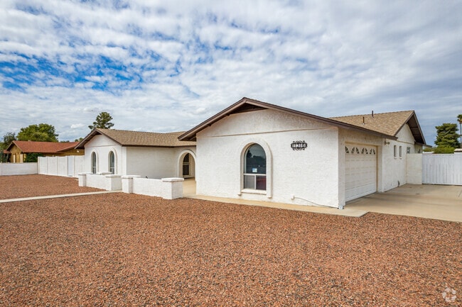Older style ranch homes can be found throughout the Estrella Village neighborhood.