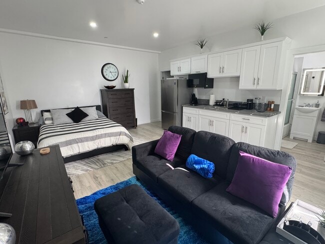 1023 N Gage Ave unit Casa Sebastian, Los Angeles, CA 90063 - photo 7