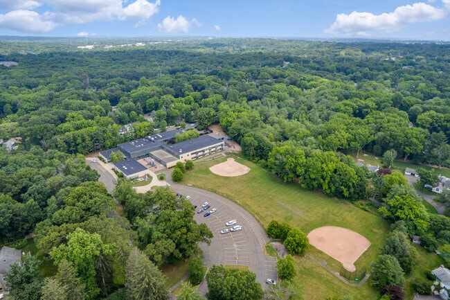 Tokeneke Elementary School is conveniently located on Old Farm Road in Darien.