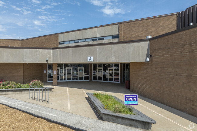 Benjamin Franklin Elementary School has a student-teacher ratio of 15 to 1.