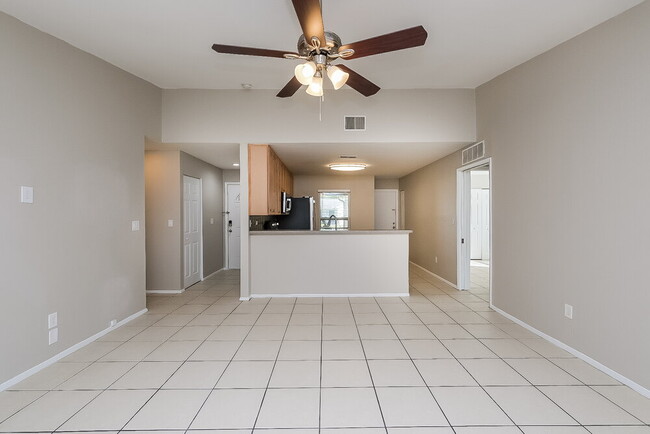 908 Pine Ridge Cir E, Brandon, FL 33511 - photo 3