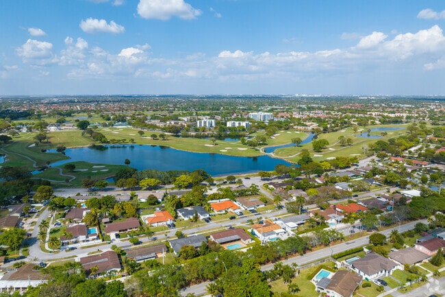 Kendale overlooks Miccosukee Golf Course and scenic canals.