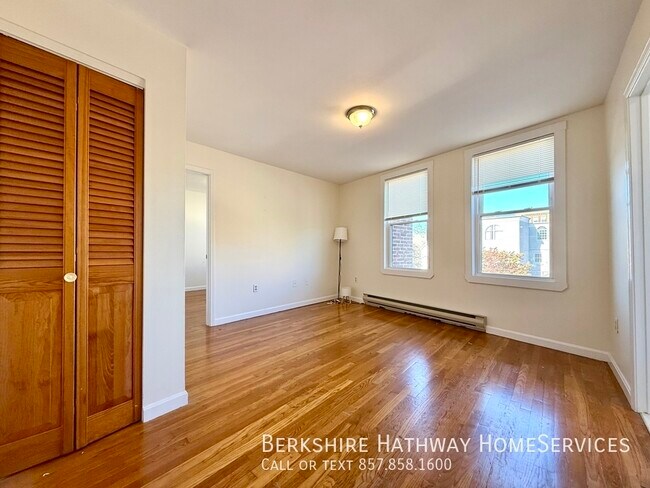 35 Davis Square unit 9, Somerville, MA 02144 - photo 2