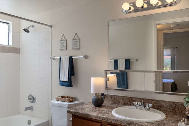 2BR, 2BA - 720SF
