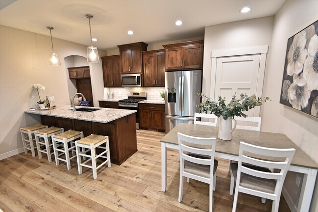 6201 Tyler Pkwy unit 246, Bismarck, ND 58503 - photo 4