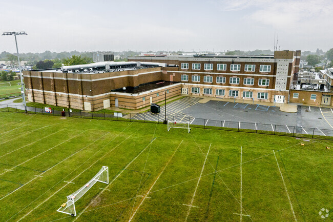 Plainedge Middle School has 645 students in grades 6-8 with a student-teacher ratio of 10 to 1.