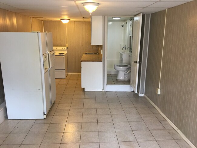 8 Dobbs St unit A, Morgantown, WV 26501 - photo 2