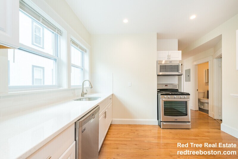 299 Alewife Brook Pkwy unit 2, Somerville, MA 02144 - photo 1