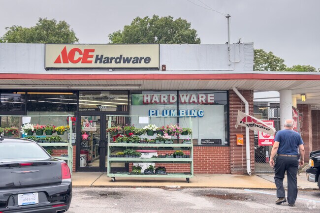 An Ace Hardware resides in Greenhill Farms for any home renovation needs.