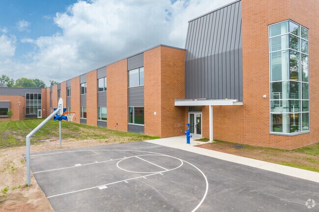 Arrowhead Elementary School receives and overall A- grade from niche.com.