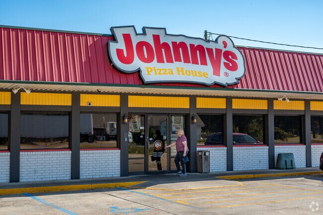 Johnny's Pizza House is a chain of restaurants worthy of its' reputation around Swartz.