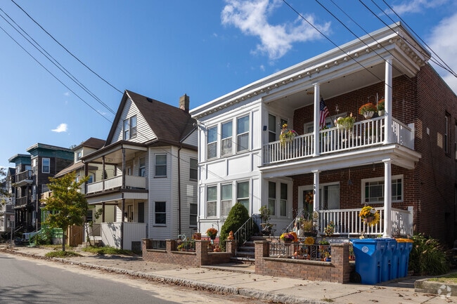 A varying amount of architectura styles can be found on the many side streets of Winthrop Beach.