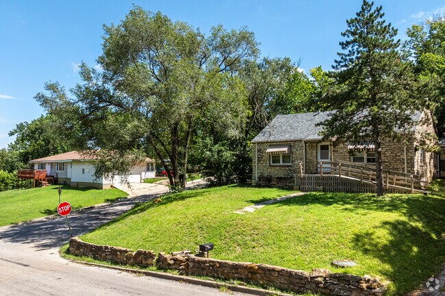 The hilly terrain in the eastern part of Quinton Heights makes this area stand out from others.