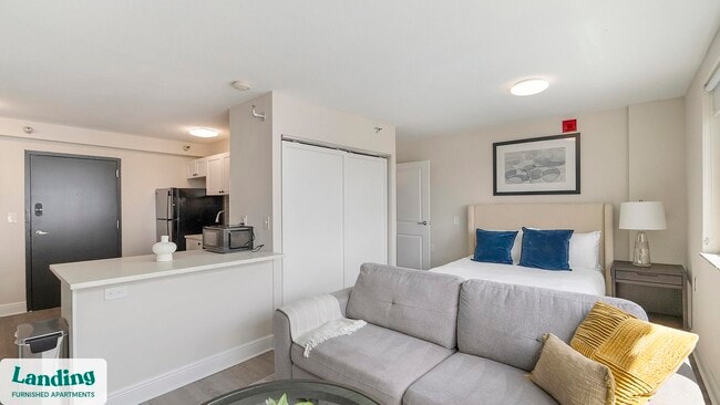 305 Dr M L K Jr St S unit 646, Saint Petersburg, FL 33705 - photo 3