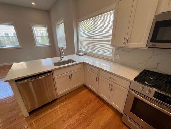 126 Cross St unit 4, Somerville, MA 02145 - photo 6
