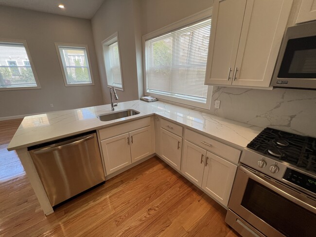 126 Cross St unit 6, Somerville, MA 02145 - photo 6