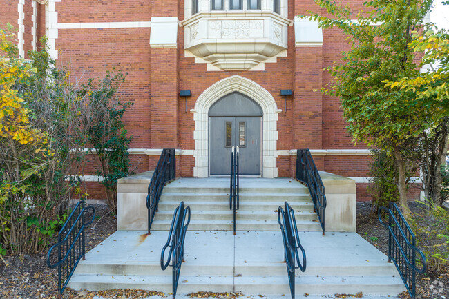 Joseph Lovett Elementary School has an overall grade of C from Niche.com.