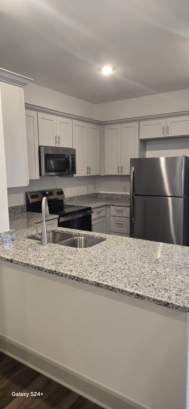 7712 Briarwood Pass unit 102, San Antonio, TX 78252 - photo 5