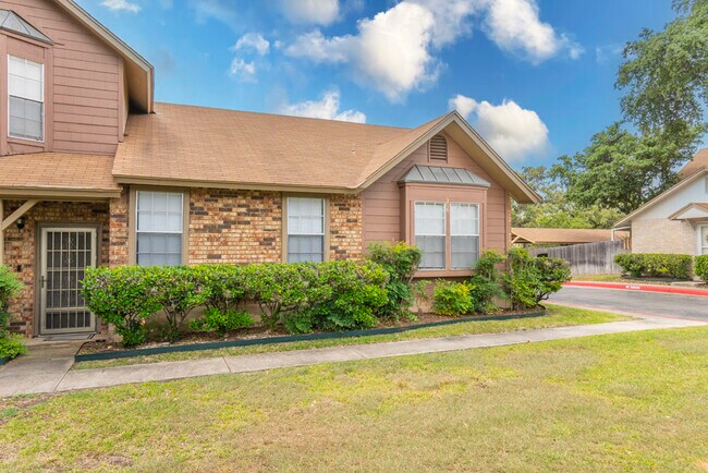 10254 Dover Ridge unit 206, San Antonio, TX 78250 - photo 3