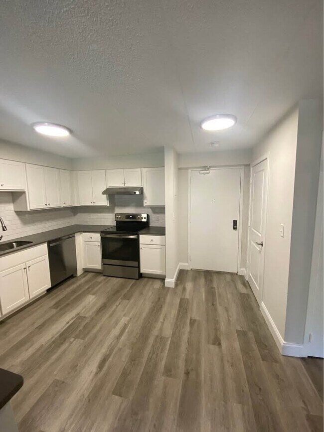 961 Southern Artery unit 1, Quincy, MA 02169 - photo 3