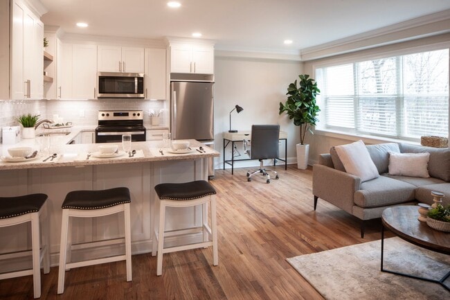 The Parkview at Polifly: In-Unit Washer & Dryer, Heat and Water Included, and Cat & Dog Friendly, Hackensack, NJ 07601 - photo 2