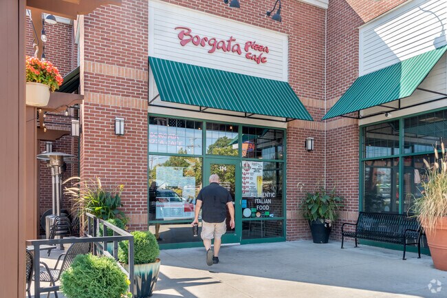 Borgata Pizza Cafe near Indian hills is a perfect place for lunch.