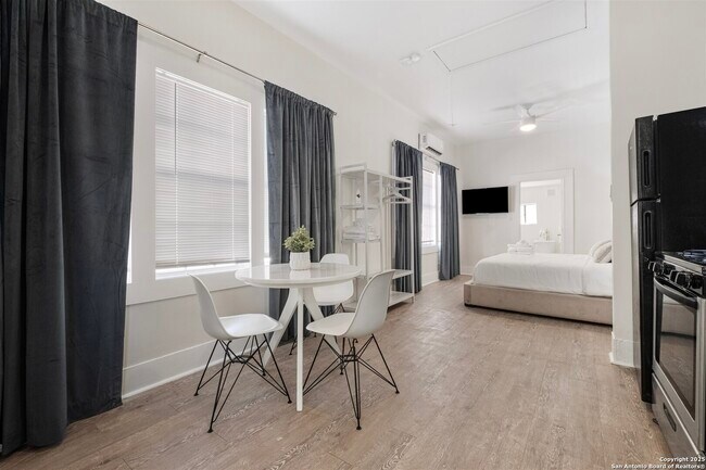 302 E Cevallos unit 1, San Antonio, TX 78204 - photo 3