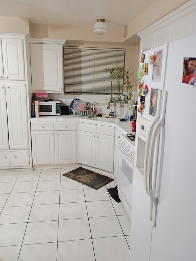 1129 W Avenue j8, Lancaster, CA 93534 - photo 7