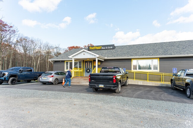 Dingman’s dining scene includes casual spots like Side Street Bar & Grill.