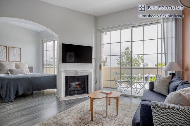 114 N Doheny Dr unit FL4-ID1062, West Hollywood, CA 90048 - photo 4