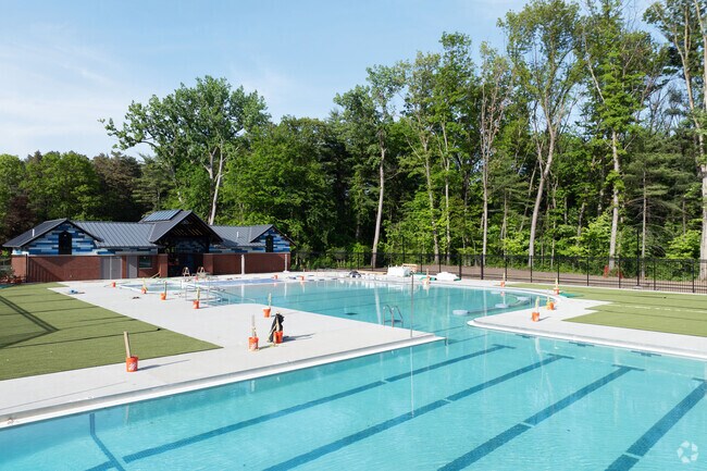 With a pool for the summer hot residents can take a dip in Central Park.