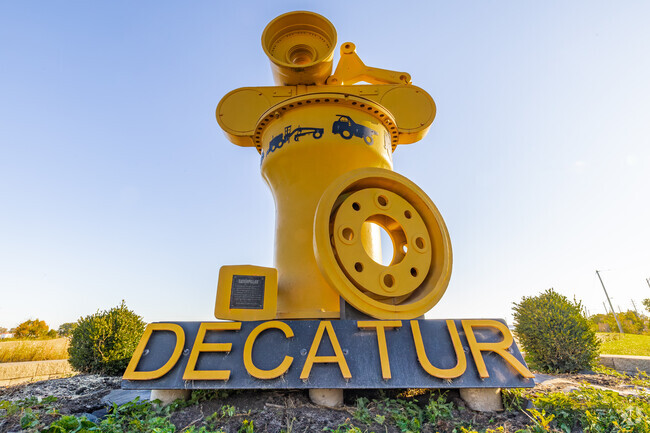 MANA offers a convenient commute to Decatur’s major employers like Caterpillar and ADM.
