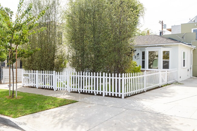 1517 S Orange Grove Ave, Los Angeles, CA 90019 - photo 3