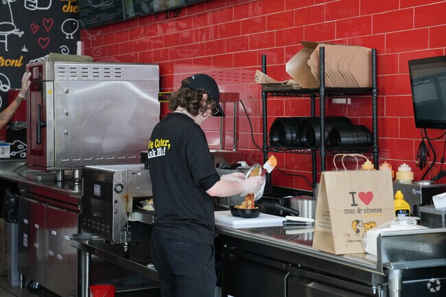 Visit I Heart Mac & Cheese located on 1620 W North Bend Road in Cincinnati Ohio.