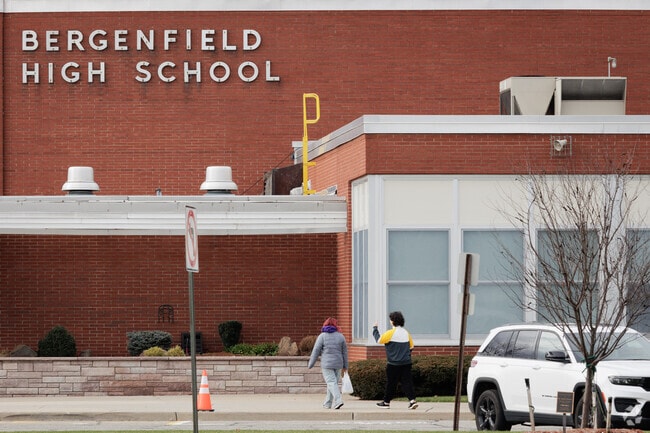 1,220 students attend Bergenfield High School in Bergenfield, NJ.