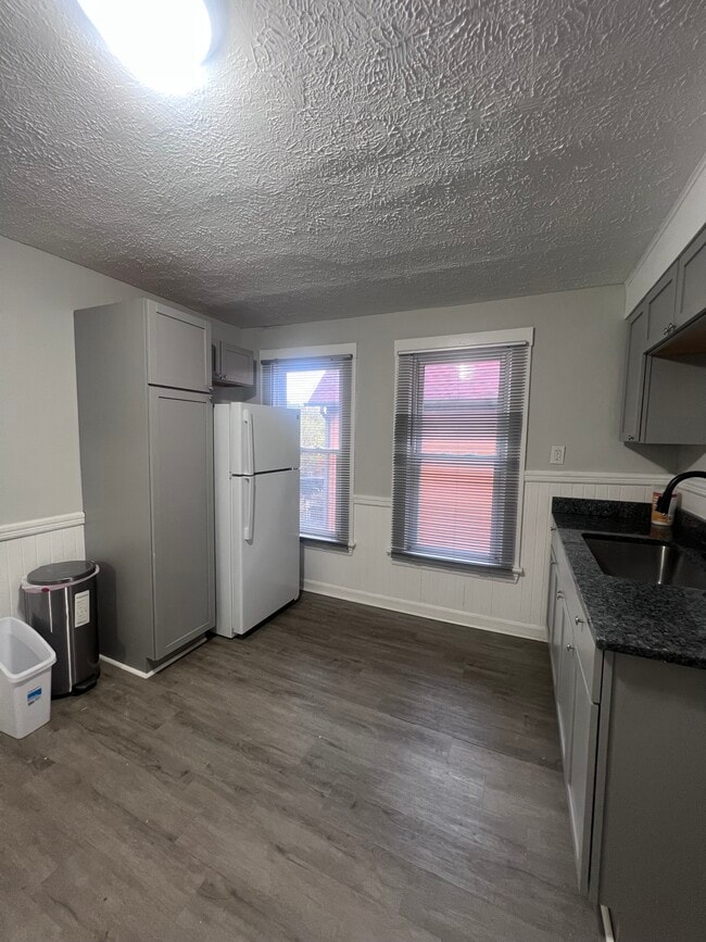 2018 Corning Ave unit 2 Upper, Cleveland, OH 44109 - photo 4