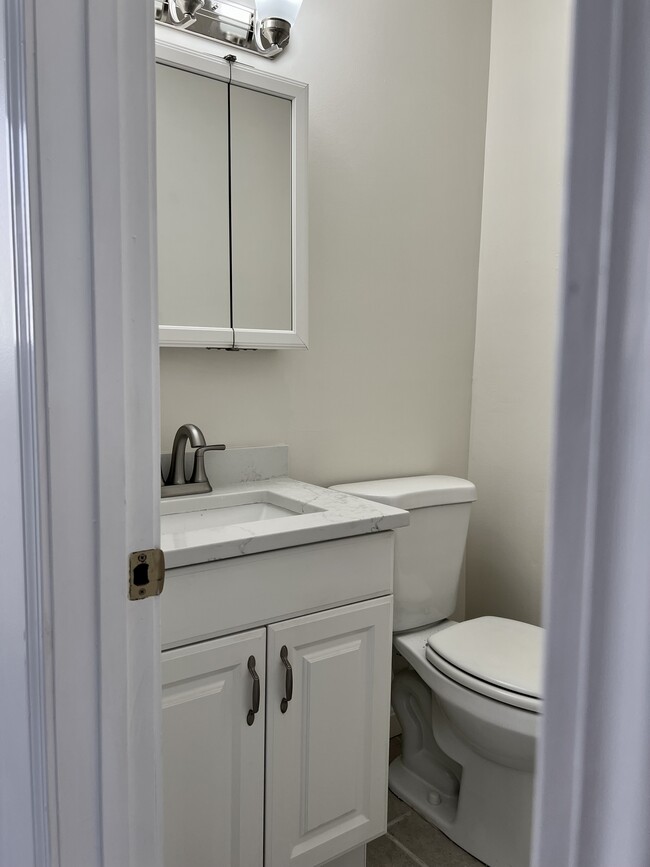 New! Quartz vanity & fixtures