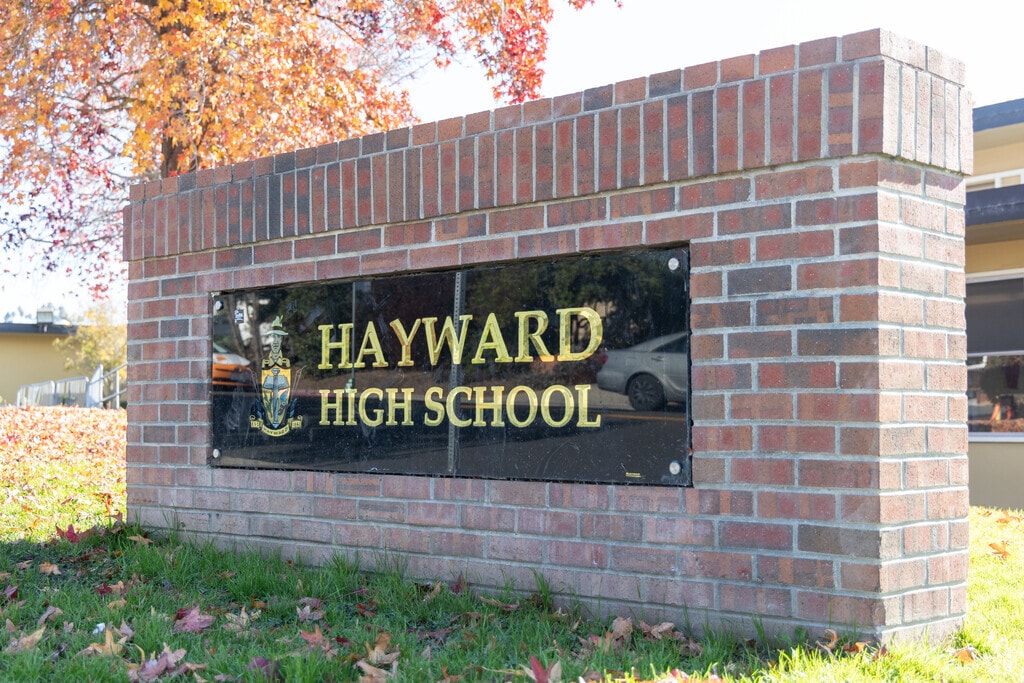 Hayward High School gets a B on Niche.