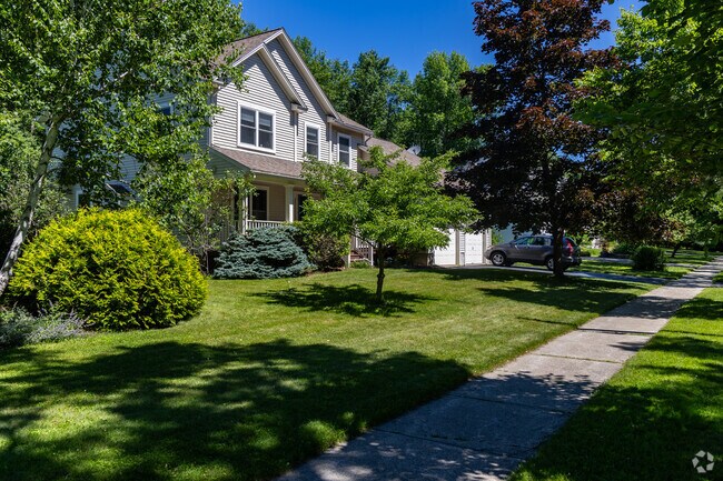 In Appletree Point you can find picturesque colonial homes.