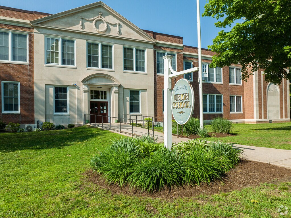 Welcome to the Union School in Farmington.