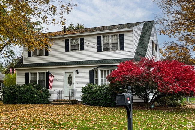 Colonial influences are found in the Northwest Nashua neighborhood.