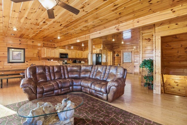 1115 Towering Oaks Dr unit ID1373975P, Sevierville, TN 37876 - photo 3