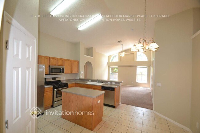 7029 Colony Pointe Dr, Riverview, FL 33578 - photo 5