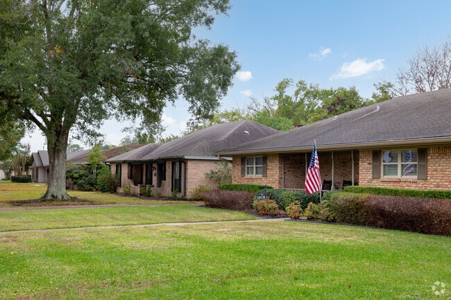 A row of brick ranch homes found throughout Port Neches.