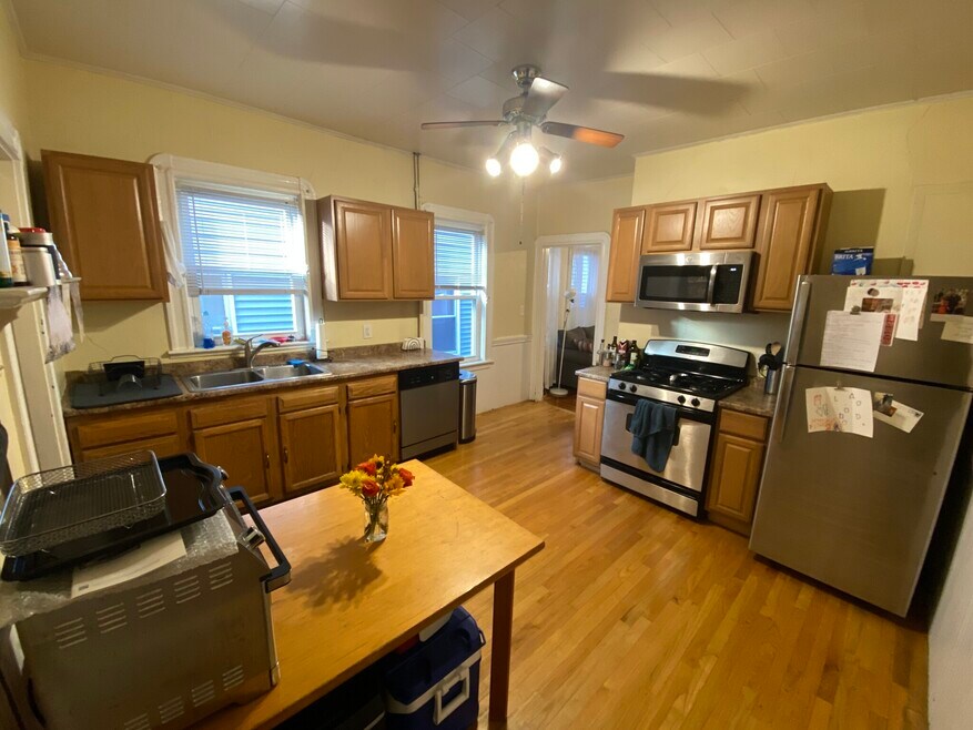 296 Highland Ave unit 1, Somerville, MA 02144 - photo 1