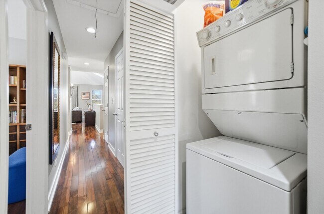 639 W Elm St unit C, Chicago, IL 60610 - photo 5